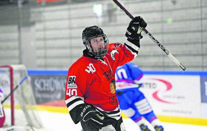 Boris Neher beim Jubeln. Mit 15 Toren und 14 Assists hatte er bisher genug Grund dazu. Gegen die Argovia Stars könnte er fehlen, weil er Vater wird. Er hat aber genug Vertrauen, dass Fi-Gö trotzdem erfolgreich sein kann. Bild: Alexander Wagner