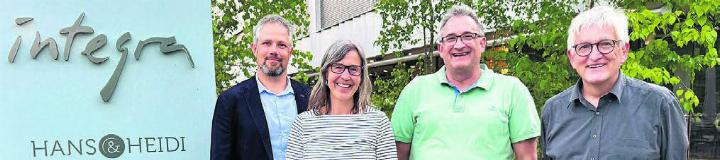 Mit Verstärkung in die Zukunft (v. l.): Jonas Meier (Geschäftsführer), die beiden neuen Mitglieder der Stiftungsversammlung Julia Wohler-Dubler und Bernhard Hegi sowie Walter Küng (Präsident Stiftungsrat). Bild: pd