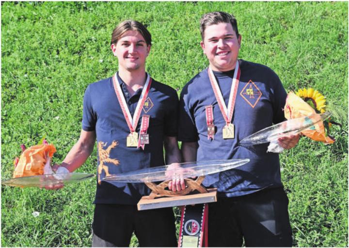 Bremgarter Triumph der beiden 18-Jährigen: Simon Hafner (l.) und Ramon Etter dürfen sich Schweizer Meister nennen. Bild: zg