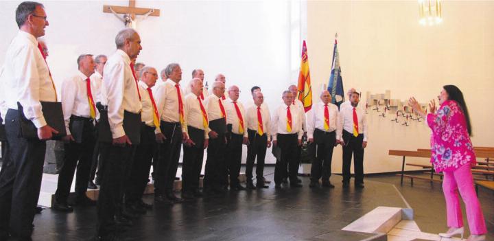 Der Männerchor in der Kirche Rudolfstetten. Bild: vb