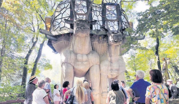 Zu den Angeboten im Oktober gehört auch ein Besuch des Bruno-Weber-Parks oberhalb von Dietikon. Bild: Archiv