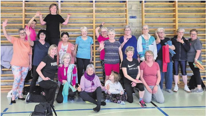 Gaby Bellotti (erste von links kniend) mit ihrer Turnerinnenschar. Bild: zg