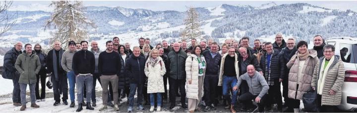 In Ebnat-Kappel machte die Wohler Delegation einen Halt im Restaurant Sonne bei Alt-Nationalrat Toni Brunner. Bilder: str