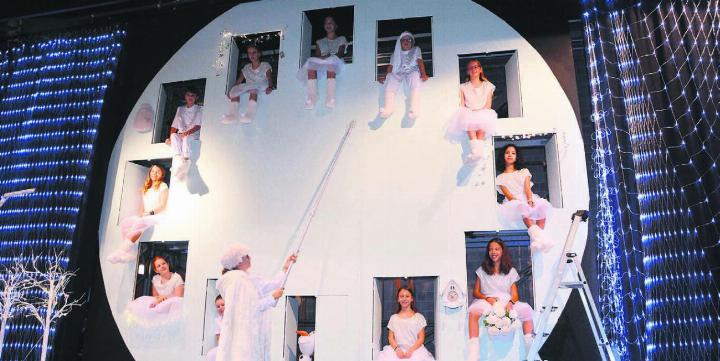 Das Ziffernblatt spielt in «Winterwunderwald» eine entscheidende Rolle. Bilder: Roger Wetli