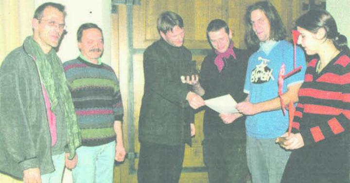 Sozialisten heben soziales Engagement hervor. Von links: Pat Schneider, Kuno Perler, Grossrat Thomas Leitch, Markus Tellenbach, Andi Hediger, Kim Schweri. Bild: Archiv