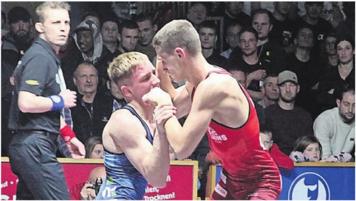 Kevin Birchler (links) landete gegen Routinier Timon Zeder einen überraschenden Sieg. Kevin Birchler (links) landete gegen Routinier Timon Zeder einen überraschenden Sieg.