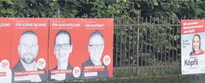 Der Wahlkampf für die Sitze im Grossen Rat ist lanciert, die Plakate an den Strassenrändern sind platziert. Bild: dm