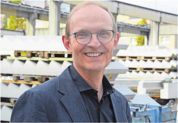 André Meyer ist beruflich in der Baubranche tätig, darum hat er auch das Ressort Bau in der Gemeinde übernommen. Es gab Projekte, da war er jeweils die erste Ansprechperson. Bild: Chregi Hansen André Meyer ist beruflich in der Baubranche tätig, darum hat er auch das Ressort Bau in der Gemeinde übernommen. Es gab Projekte, da war er jeweils die erste Ansprechperson. Bild: Chregi Hansen