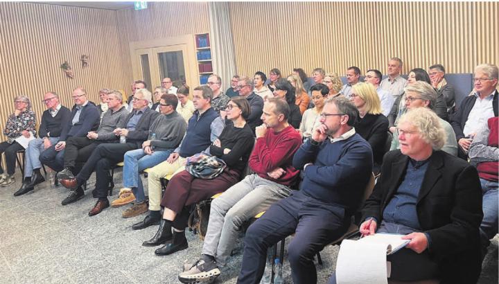Interessiert lauschten die Teilnehmenden den Ausführungen der Experten. Bild: zg