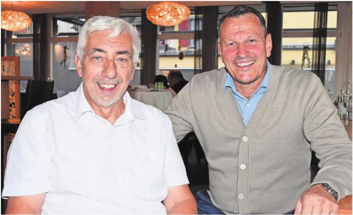 Die Sieger der Wahlen im vergangenen Jahr: SVP-Präsident Roland Büchi (links) erreichte mit seiner Partei praktisch alle Ziele, und Roland Vogt wird neuer Gemeindeammann. Bild: Archiv/dm Die Sieger der Wahlen im vergangenen Jahr: SVP-Präsident Roland Büchi (links) erreichte mit seiner Partei praktisch alle Ziele, und Roland Vogt wird neuer Gemeindeammann. Bild: Archiv/dm