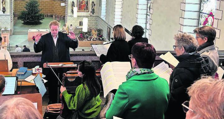 Der Kirchenchor singt am 25. Dezember aus dem Werk «Der Stern von Bethlehem.» Bild: zg
