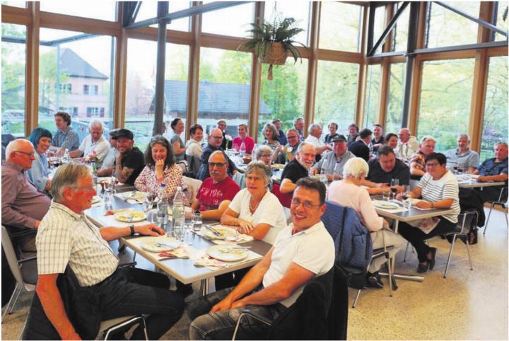 Das Helferessen zum 30. Christchindli-Märt fand dieses Mal im Restaurant JoJo in der Stiftung St. Josef statt. Rund 40 Personen versammelten sich dabei zu einem gemütlichen Abend. Bild: Hans Rechsteiner