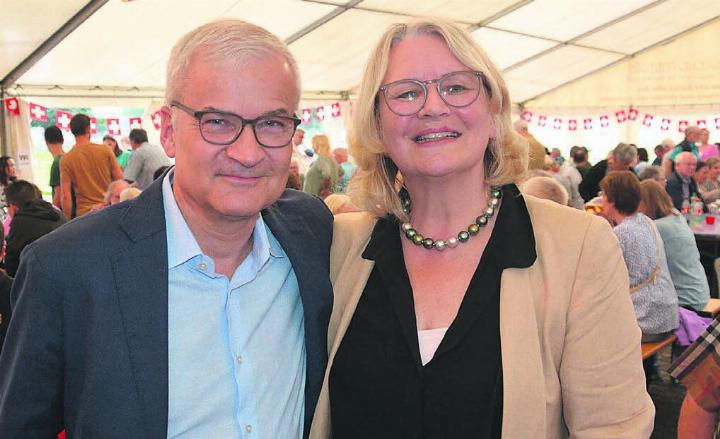 Gemeinderätin Gabriela Bereuter begrüsste Markus Somm. Dieser beleuchtete einen Teil der Geschichte der Schweiz. Bild: rwi