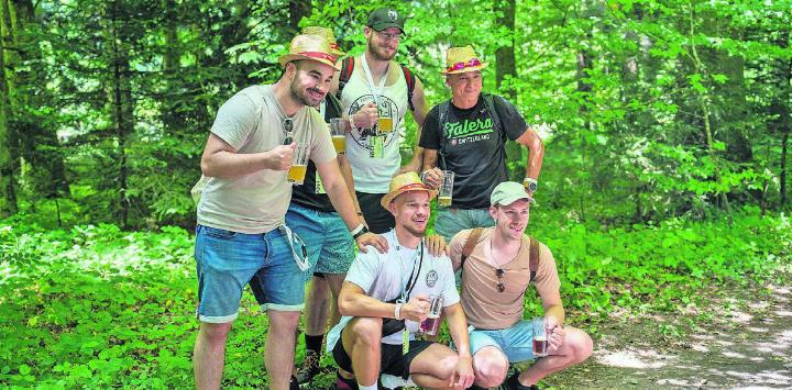 Ein Bild als Andenken: Ganz viele Teilnehmende kamen in Gruppen. Schliesslich steht Bier auch für Geselligkeit. Bilder: sh