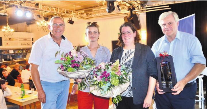Sie ermöglichten einen informativen Austausch zum Thema «Abschaffung des Eigenmietwerts», von links: Gastgeber Thomas Räber, Präsident HEV Freiamt, Mia Jenni, Co-Fraktionspräsidentin der SP Aargau, Jeanine Glarner, FDP-Grossrätin und Präsidentin HEV Aargau, sowie Moderator Mathias Küng. Bild: Thomas Stöckli