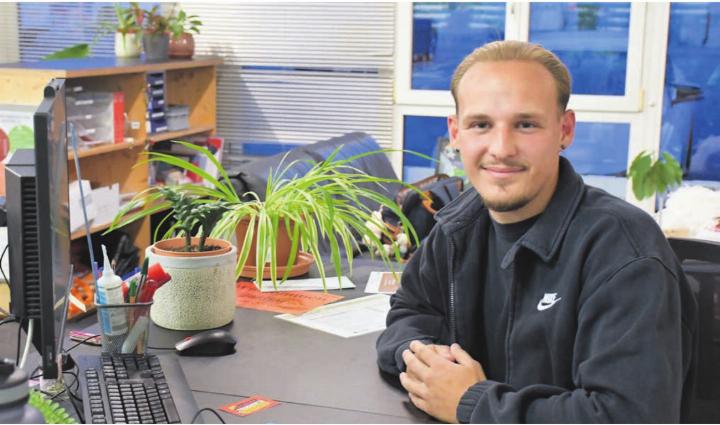 Der neue Projektleiter Leonit Gashi freut sich auch nach über zehn Jahren auf die Teensports- und Kidsports-Anlässe in der Turnhalle Bünzmatt. Bild: Monica Rast Der neue Projektleiter Leonit Gashi freut sich auch nach über zehn Jahren auf die Teensports- und Kidsports-Anlässe in der Turnhalle Bünzmatt. Bild: Monica Rast