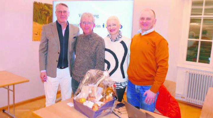 Informierten über die Situation in der Ukraine und die notwendige Hilfe): Frank Müller, Hans-Peter Stierli, Valentina Müller Kalnitska und Roman Vovk (v. l.). Bild: tre