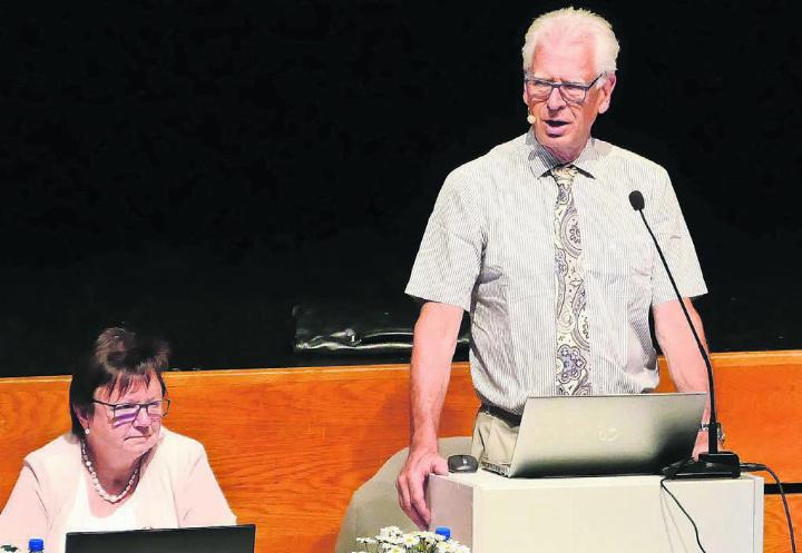Der Stadtrat konnte die Mehrheit der Stimmbürgerinnen- und bürger von der Notwendigkeit der Lohn- und Pensenanpassung für die Regierung überzeugen. Davon profitieren werden Doris Stöckli und Raymond Tellenbach nicht. Sie kandidieren nicht mehr für die nächste Amtsperiode. Bild: Sabrina Salm