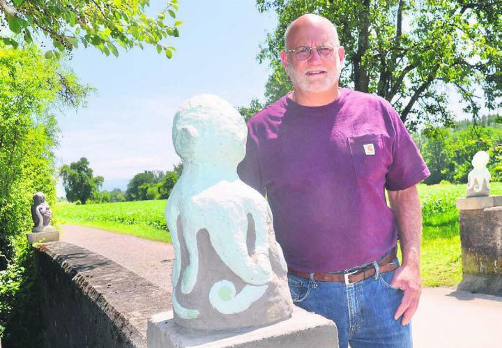 Aufgewachsen am Atlantik, fühlt sich Nick Micros dem Wasser und seinen Bewohnern – hier eine Krake – verbunden. Bilder: Thomas Stöckli