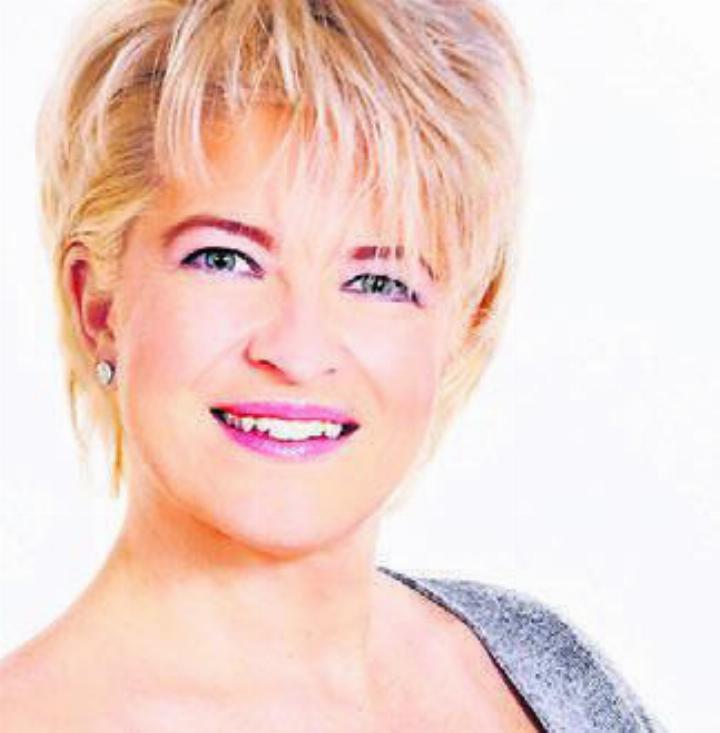 Live on stage: Schlagerstar Monique.