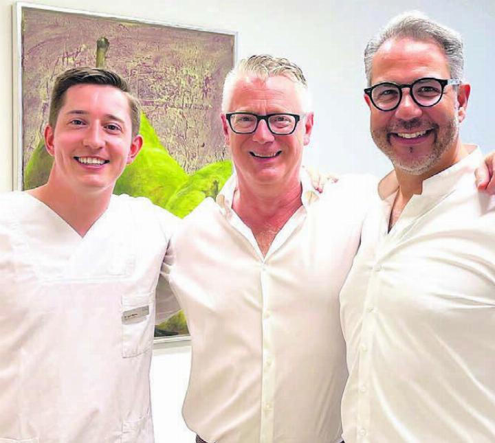 Das Ärzte-Team der Mattiola-Zahnärzte, v.l.: Dr. Léon Mahler, Dr. Alessandro Mattiola und Dr. Stefano Pellettieri (es fehlt Dr. Hoang Dang). Bilder: Walter Minder
