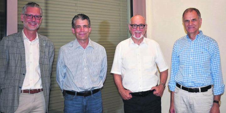 Sie informierten über den geplanten Zusammenschluss: (von links) Pastoralraumleiter Michael Jablonowski sowie die Kirchgemeindepräsidenten Marcel Huber (Berikon, Rudolfstetten, Bergdietikon), Georges Rey (Oberwil-Lieli) und Franz Rutzer (Eggenwil-Widen). Bild: Erika Obrist
