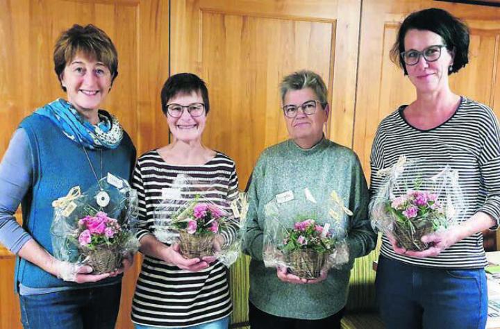 Sie wurden geehrt. Von links: Trudi Vollenweider, Marlen Konrad, Brigitte Rey und Kathrin Imoberdorf. Es fehlt Luzia Küng. Bild: zg
