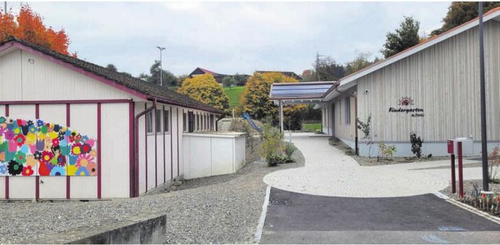 Das «Providurium» (links) soll abgerissen werden, dann erhält der neu gestaltete Kindergarten eine schöne Umgebung. Bild: Archiv Das «Providurium» (links) soll abgerissen werden, dann erhält der neu gestaltete Kindergarten eine schöne Umgebung. Bild: Archiv