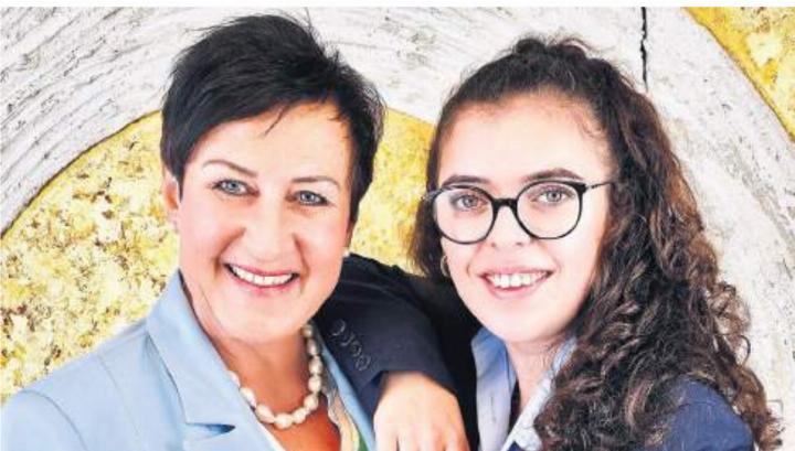 Karin Koch Sager, Geschäftsführerin und Inhaberin des Wohler Bestattungsinstituts Koch, und Tochter Simone Sager, 4. Generation.
Bild: zvg