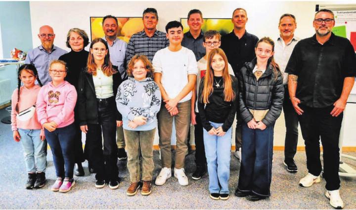 Zufriedenheit bei den Kindern und Jugendlichen wie auch bei den Villmerger Gemeindevertretern. Der erste Austausch wird als Erfolg angesehen. Bild: gk