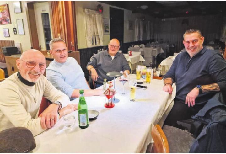 Der Gemeinderat am letzten Stammtisch im November, Gemeindeammann Silvan Zülle fehlt auf dem Bild, er war der Fotograf. Bild: gk
