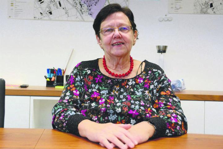 Auf diesem Stuhl sass sie die letzten 16 Jahre jeden zweiten Montag: Heidi Hegglin auf ihrem Stammplatz im Gemeinderatszimmer. Bald schon wird sie ein letztes Mal hier mitwirken und diskutieren. Bild: Chregi Hansen Auf diesem Stuhl sass sie die letzten 16 Jahre jeden zweiten Montag: Heidi Hegglin auf ihrem Stammplatz im Gemeinderatszimmer. Bald schon wird sie ein letztes Mal hier mitwirken und diskutieren. Bild: Chregi Hansen