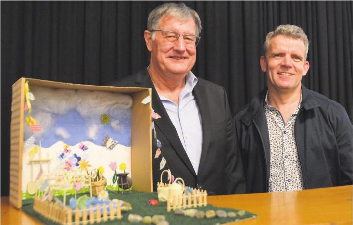 Pius Wiss hört nach 12 intensiven Jahren an der Spitze der Repla Oberes Freiamt auf. Neu übernimmt Rainer Heggli seine Aufgaben. Bilder: Annemarie keusch Pius Wiss hört nach 12 intensiven Jahren an der Spitze der Repla Oberes Freiamt auf. Neu übernimmt Rainer Heggli seine Aufgaben. Bilder: Annemarie keusch