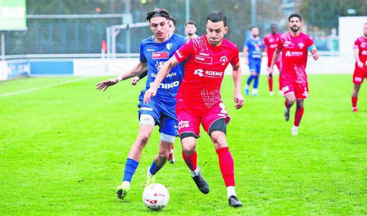 Noel Romano (links) im Hinspiel gegen die Black Stars Basel. Damals trennten sich die Teams mit einem 1:1. Bild: Archiv/jl