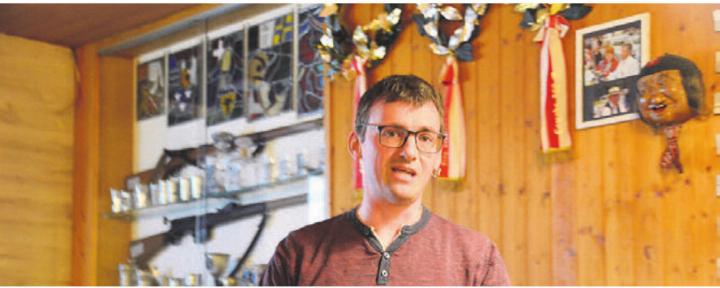 Thomas Hufschmid erläuterte, wie mit Neophytenbekämpfung die Vereinskasse aufgebessert werden kann. Bild: rwi