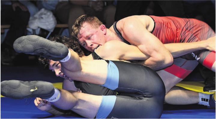Nino Leutert (hier im Hinkampf gegen den Kriesserer Elia Matt, als er einen Schultersieg holte) sorgt nun auswärts in der Ostschweiz mit seinem Sieg gegen Dominik Laritz für einen der wenigen Freiämter Highlights. Bild: awa