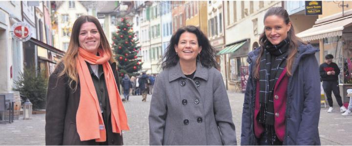 Was will die Bevölkerung von einem Kultursekretariat in Bremgarten? Dieser und weiteren Fragen möchten (v. l.) Projektmitarbeiterin Kultur Yaël Kaiser, Stadträtin Claudia Bamert und Stadtschreiber-Stellvertreterin Maja Schelbert mittels Online-Umfrage nachgehen. Bild: Sabrina Salm Was will die Bevölkerung von einem Kultursekretariat in Bremgarten? Dieser und weiteren Fragen möchten (v. l.) Projektmitarbeiterin Kultur Yaël Kaiser, Stadträtin Claudia Bamert und Stadtschreiber-Stellvertreterin Maja Schelbert mittels Online-Umfrage nachgehen. Bild: Sabrina Salm