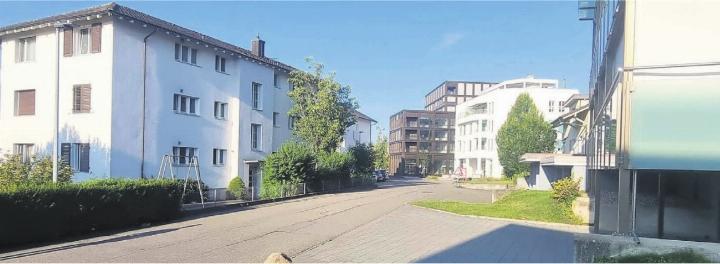 Im Bereich der Mutschellerstrasse soll auf drei Parzellen drei- statt viergeschossig gebaut werden dürfen. Bilder: zg