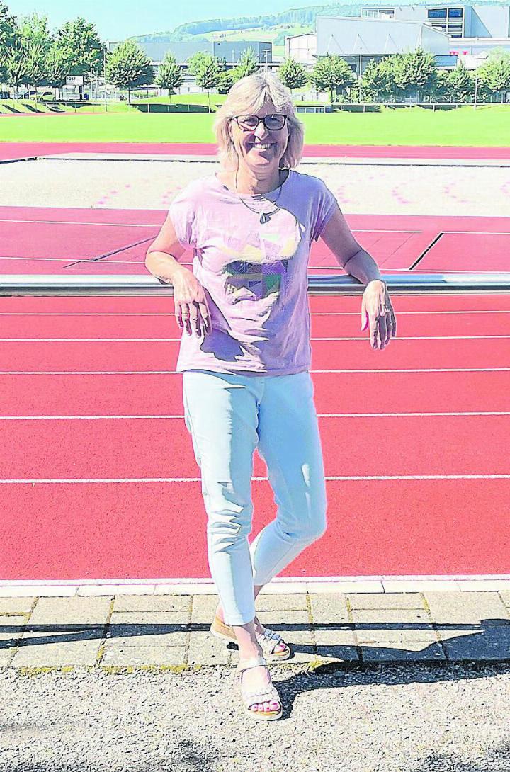Susi Kohler auf den Niedermatten. Während ihrer Zeit als OK-Präsidentin wurde der Pfingstlauf von der traditionellen Strecke mit Start und Ziel beim Friedensbaum zur Sportanlage Niedermatten und der Bünz verlegt. Jetzt hört Kohler auf. Bild: Josip Lasic