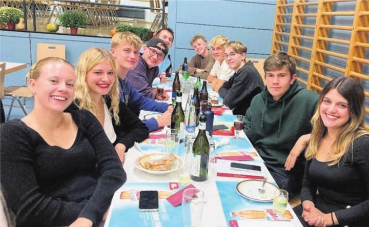 Die Jungbürgerinnen und Jungbürger genossen die Jungbürgerfeier an der Metzgete. Bild: zg
