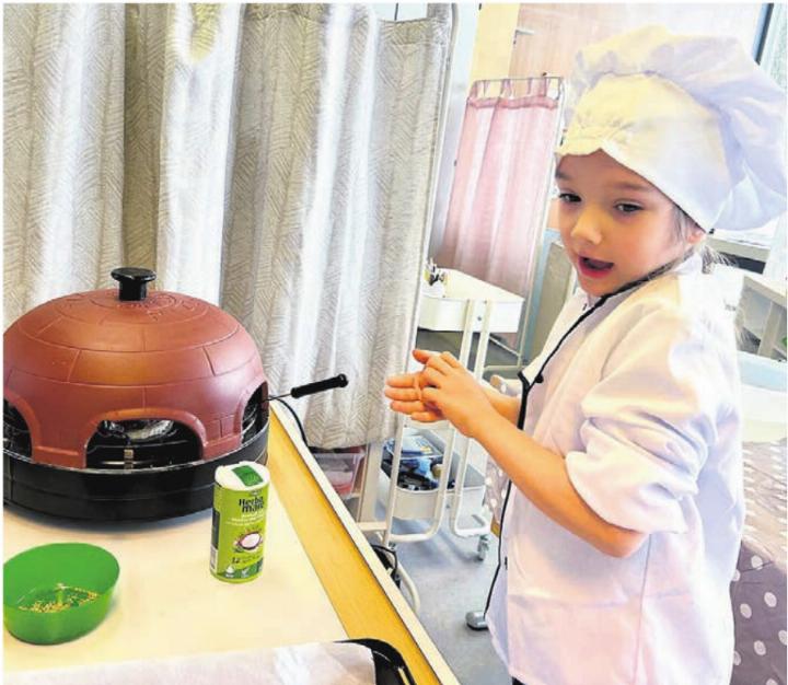 Der Pizzaofen lief auf Hochtouren: Die kleinen Pizzabäcker gingen mit grossem Engagement ans Werk.