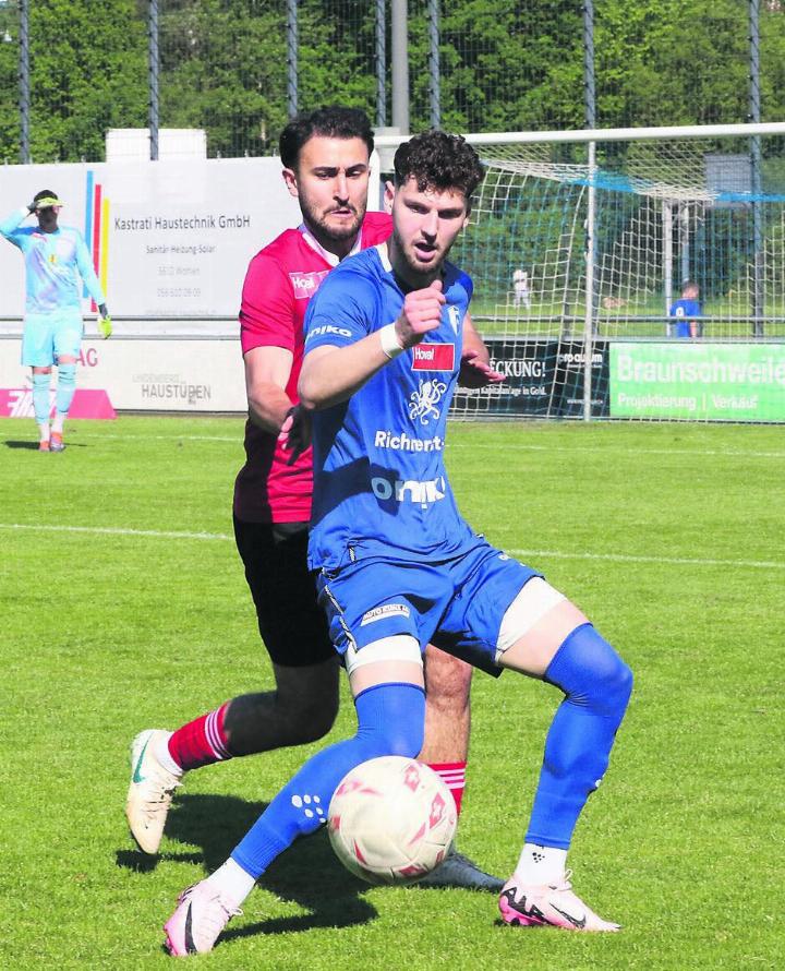 Nermin Rogentin (vorne) ist durch Verletzungen und weil Spieler bei der U23 sind, die einzige Option der Wohler im Sturm. Bild: Josip Lasic