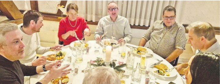 Die Beriker Männerriegler und ihre Partnerinnen erlebten einen geselligen Abend. Bild: zg