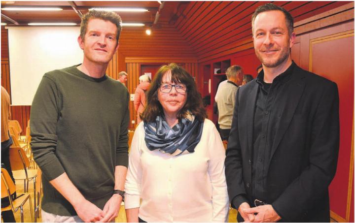 Sie befürworten die Stellenprozenterhöhung: SP-Mutschellen-Kelleramt-Präsident Anthony Paine (links), Präsidentin der Mitte Berikon Nelly Meier und GLP-Mutschellen-Co-Präsident Lukas Huber. Bild: Roger Wetli
