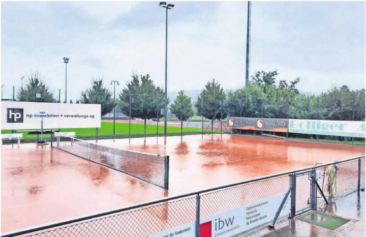 Der Tennisclub Wohlen Niedermatten ging am Montag mit seinem Wunsch nach der Sanierung von vier Plätzen baden. Und irgendwie will niemand daran schuld sein. Bild: Archiv Der Tennisclub Wohlen Niedermatten ging am Montag mit seinem Wunsch nach der Sanierung von vier Plätzen baden. Und irgendwie will niemand daran schuld sein. Bild: Archiv