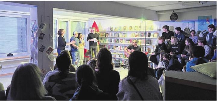 Tolle Stimmung beim Improvisationstheater in der Bibliothek. Bild: zg