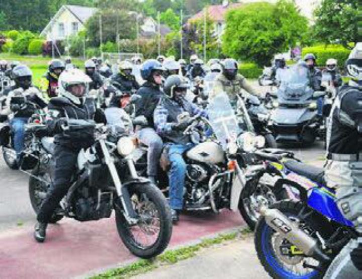 Der Töffcorso startet. Bild: as