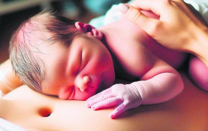 Erschwerte Verhältnisse rund um die Geburten drohen: Mit der Schliessung der Geburtenabteilung des Spitals Muri werden schwangere Frauen aus dem Freiamt innert «notwendiger Frist» kein anderes Spital erreichen können. Bild: pixabay