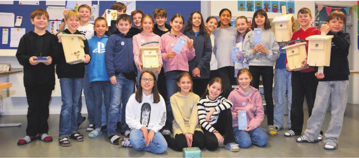 Das Firmenprojekt erfüllt die Klasse mit viel Stolz. Bilder: Roger Wetli Das Firmenprojekt erfüllt die Klasse mit viel Stolz. Bilder: Roger Wetli