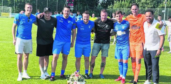 Sie verlassen den FC Sins (von links): Dario Inglin, Sven Feer, Loris Völker, Marc von Flüe, Dominik Müller, Michael Hohl, Marco Peterhans, Calderon Mavembo. Bild: zg